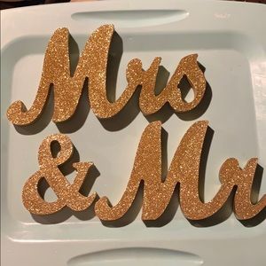 Mr & Mrs wedding sign